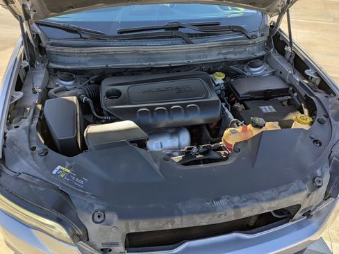 Certified 2019 Jeep Cherokee Latitude Plus w/ Comfort/Convenience Group image 30