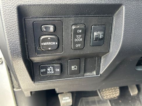 Used 2018 Toyota Tundra SR5 w/ SR5 Upgrade Package RWD image 16
