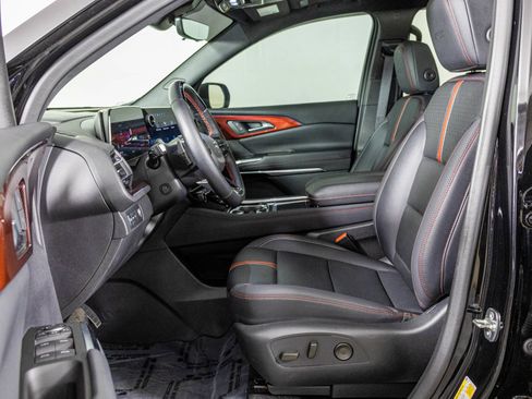 Used 2024 Chevrolet Traverse RS FWD image 29