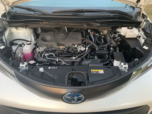 Used 2022 Toyota Sienna XLE image 21