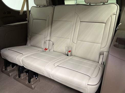New 2026 GMC Yukon XL Denali w/ Sun & Power Step Package AWD/4WD image 5
