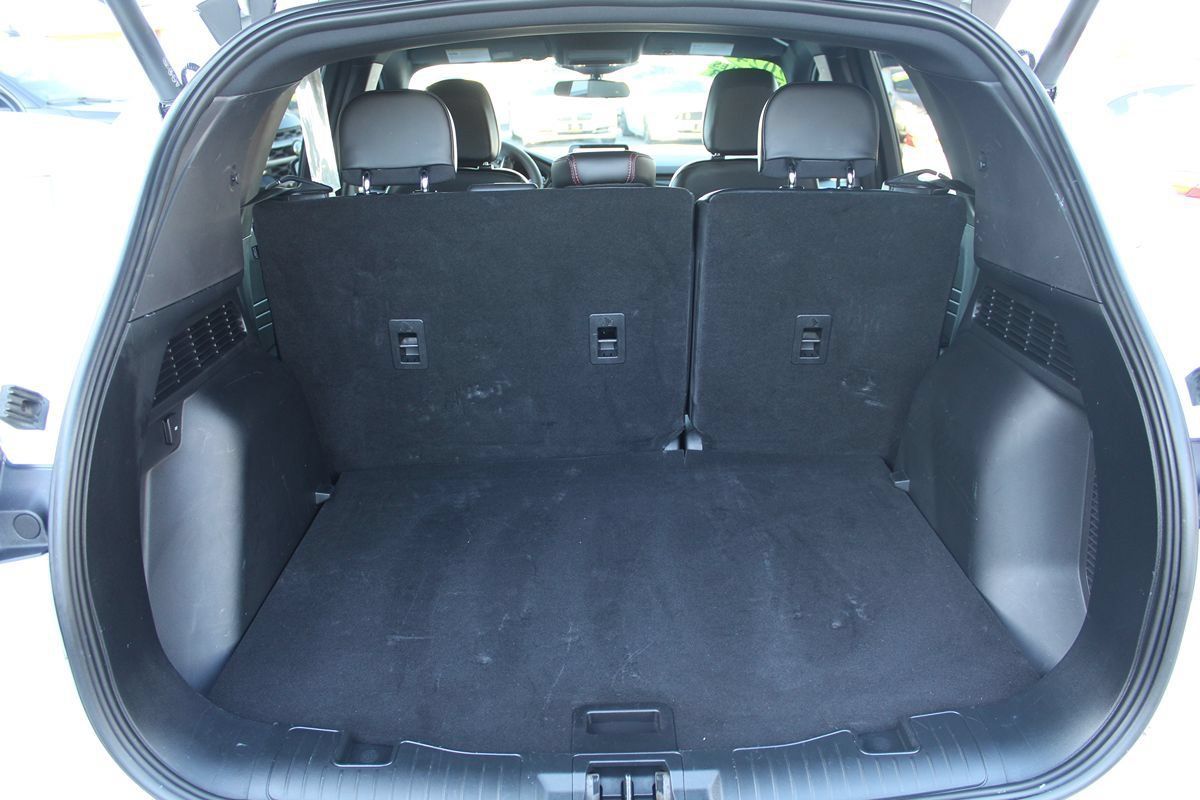 Used 2024 Ford Escape ST-Line w/ Equipment Group 301A FWD image 30