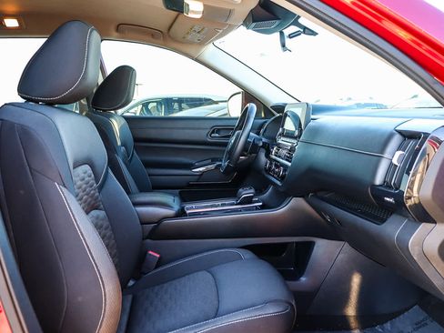 Used 2023 Nissan Pathfinder SV image 17