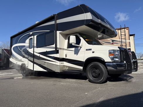 Used 2016 Ford E-450 and Econoline 450 Super Duty w/ Motorhome Prep Package image 2