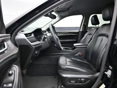Used 2023 Jeep Grand Cherokee Limited w/ Black Appearance Package AWD/4WD image 23