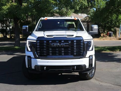 Used 2024 GMC Sierra 2500 Denali Ultimate image 2