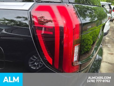 Used 2025 Ford Expedition Active AWD/4WD image 6