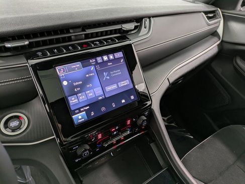 Used 2023 Jeep Grand Cherokee Altitude image 10