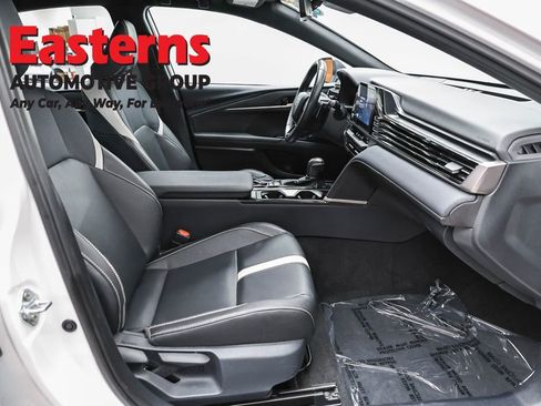 Used 2025 Toyota Camry SE w/ Convenience Package image 25