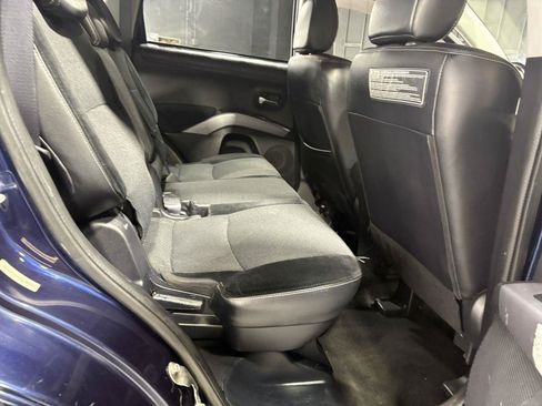 Used 2010 Mitsubishi Outlander XLS AWD/4WD image 33