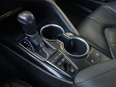 Used 2018 Toyota Camry XLE w/ Audio Package image 17