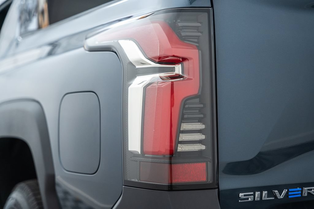 Used 2026 Chevrolet Silverado EV LT AWD/4WD image 8