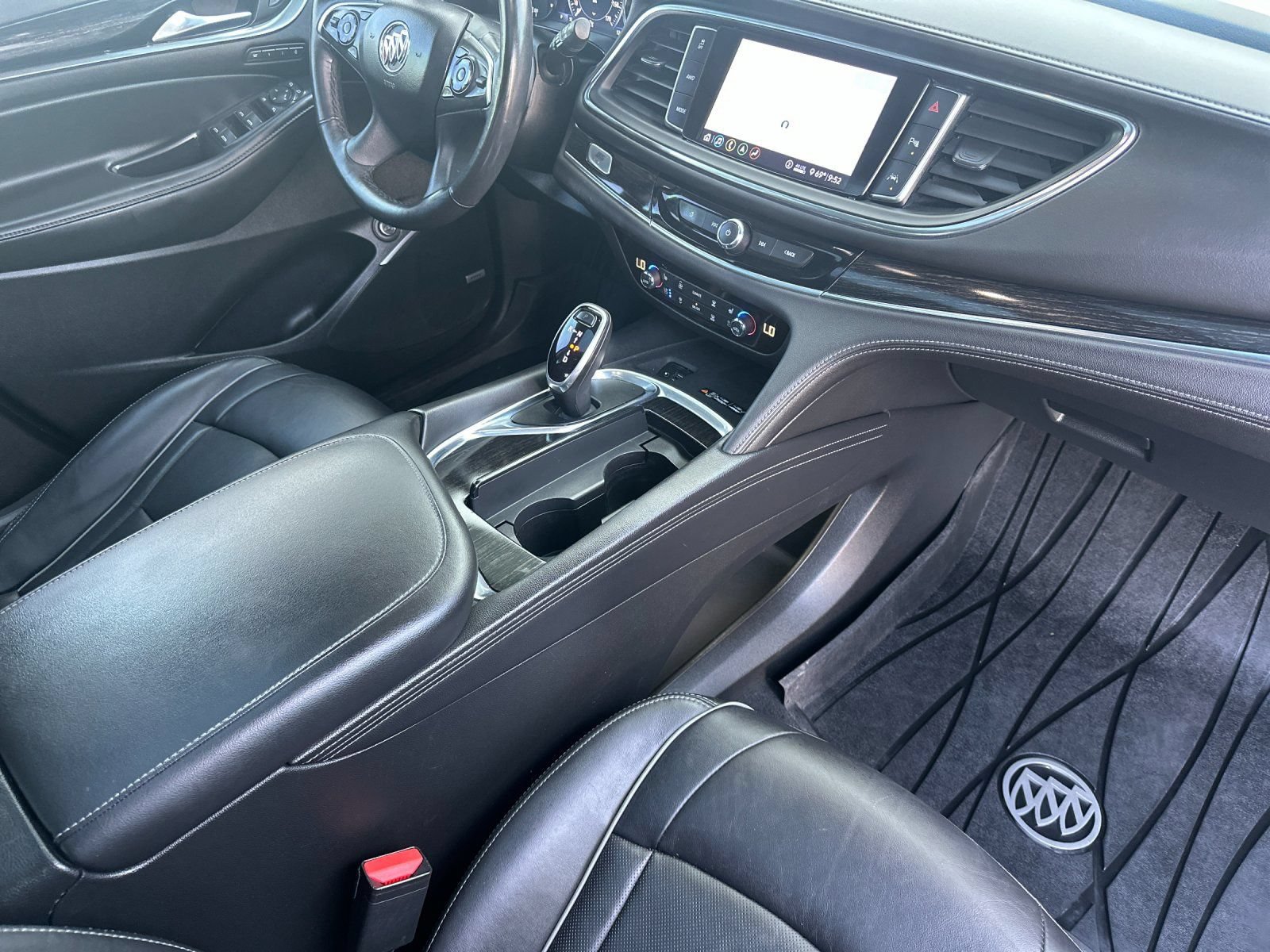 Used 2021 Buick Enclave Avenir w/ Avenir Technology Package AWD/4WD image 41