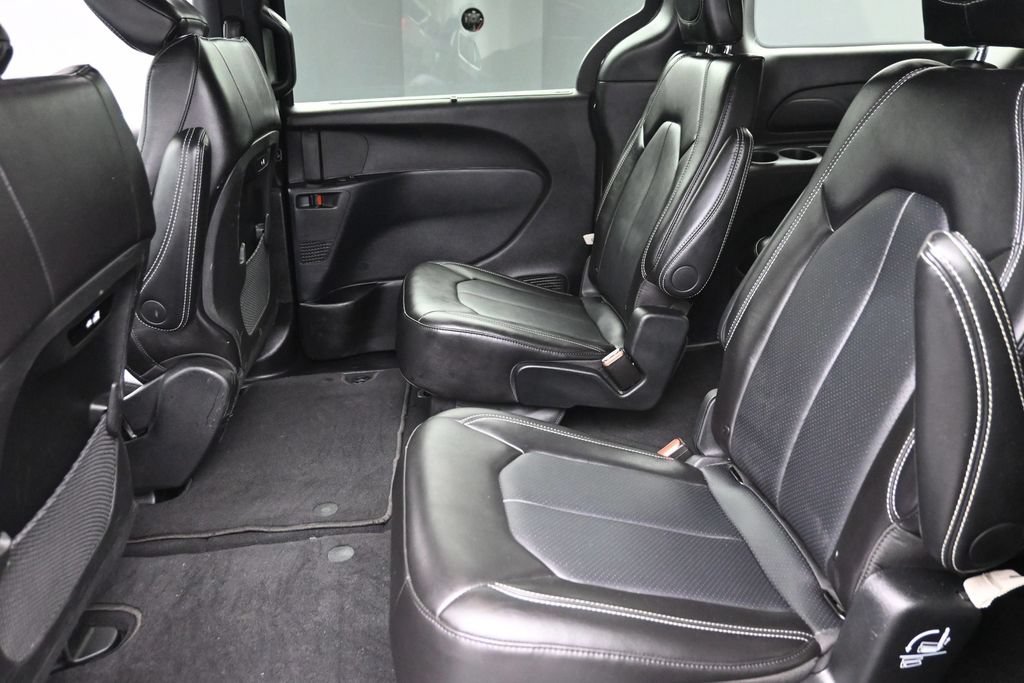 Used 2025 Chrysler Pacifica Select FWD image 14