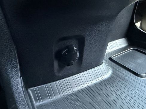 Used 2025 Toyota Sienna XSE image 22