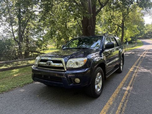 Used 2006 Toyota 4Runner SR5 AWD/4WD image 3