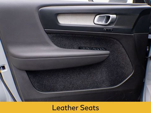 Used 2025 Volvo XC40 B5 Core image 13