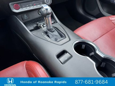 Used 2024 Ford Mustang GT Premium image 22