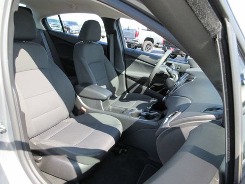 Used 2017 Chevrolet Cruze LT w/ Convenience Package FWD image 18