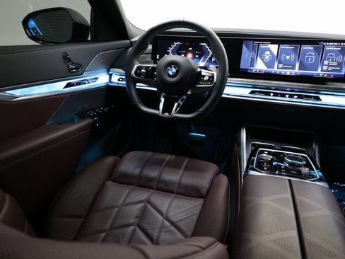 Used 2025 BMW 760i xDrive w/ Executive Package image 97