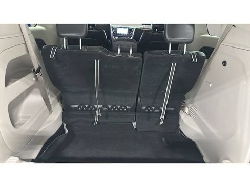 Used 2024 Chrysler Pacifica Touring-L FWD image 26