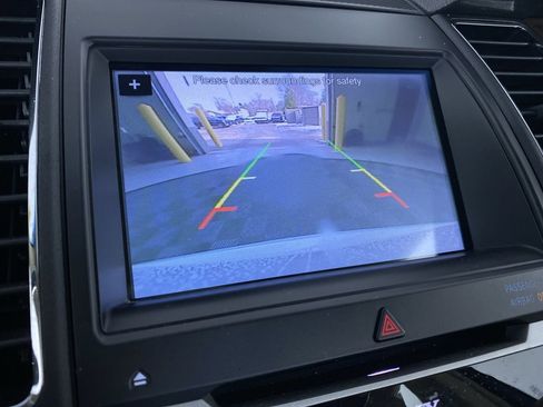 Used 2018 Ford Taurus Limited w/ Driver Assist Package image 6