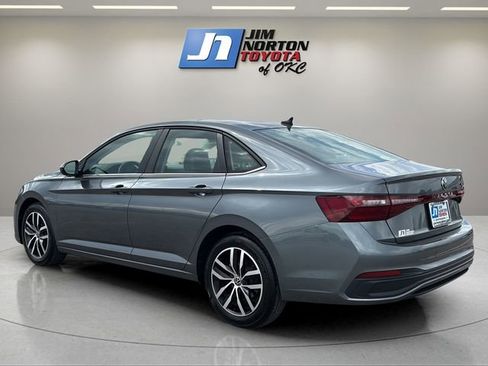 Used 2025 Volkswagen Jetta SE FWD image 7