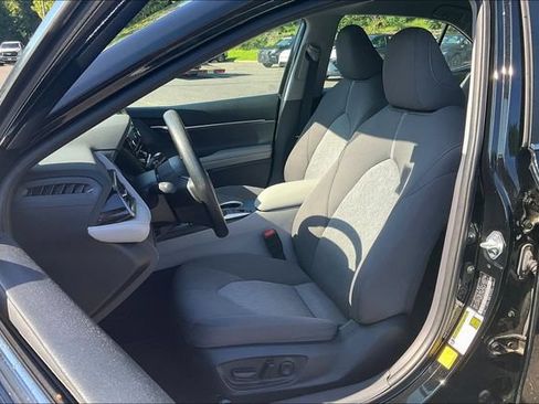 Used 2022 Toyota Camry LE FWD image 3