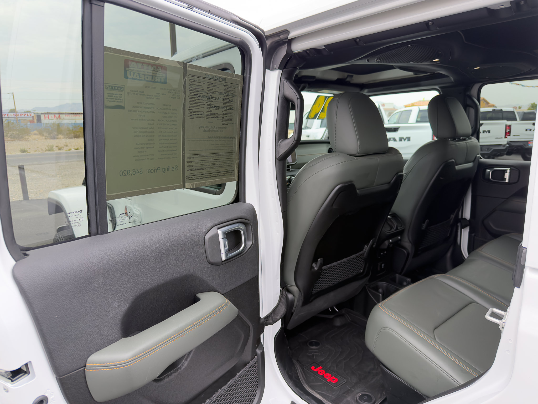 Used 2024 Jeep Gladiator Mojave AWD/4WD image 12
