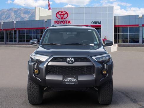 Used 2019 Toyota 4Runner SR5 image 2