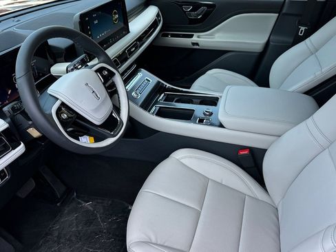 New 2026 Lincoln Aviator 2WD image 9