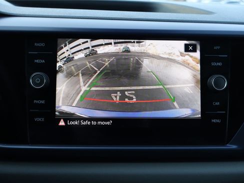 Certified 2022 Volkswagen Taos SE image 21