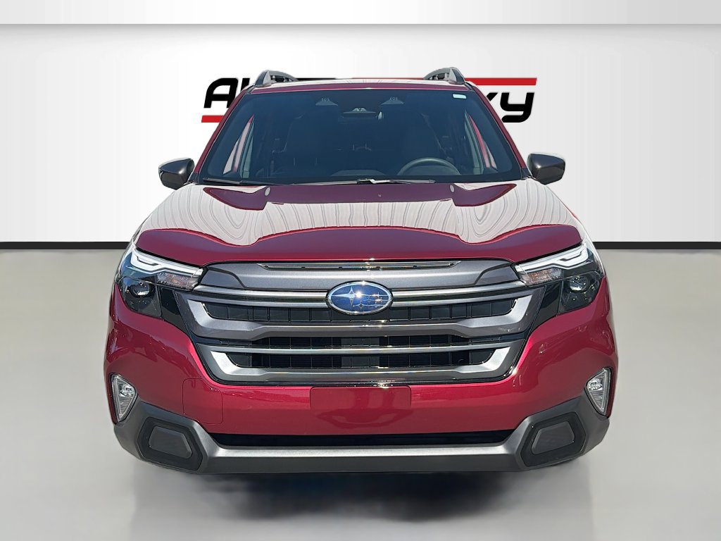 Used 2025 Subaru Forester Premium AWD/4WD image 2
