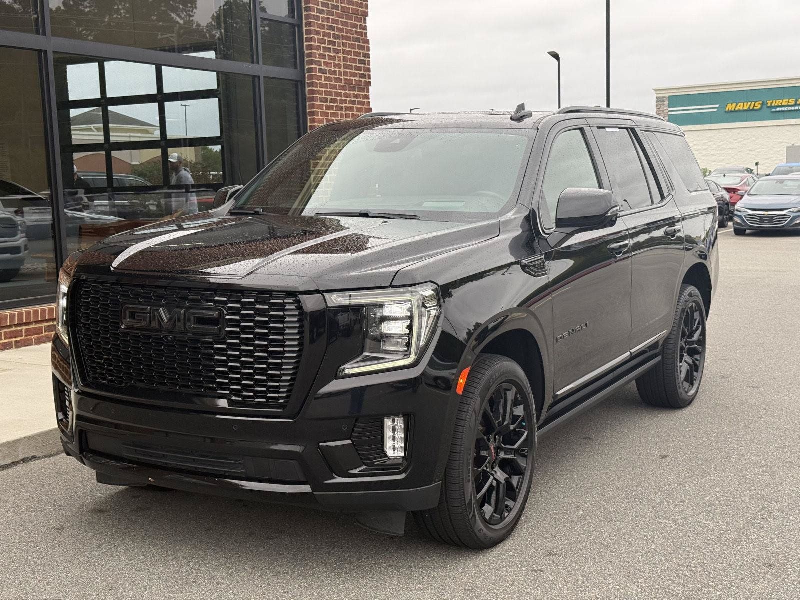 Used 2023 GMC Yukon Denali AWD/4WD image 1