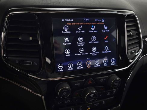 Used 2019 Jeep Grand Cherokee Overland AWD/4WD image 27