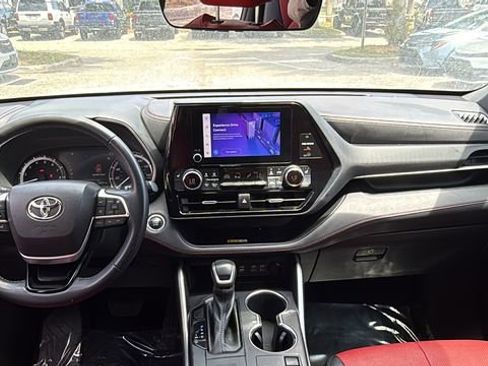 Used 2023 Toyota Highlander XSE image 14
