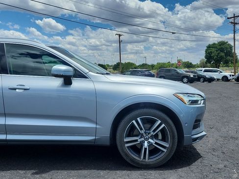 Used 2018 Volvo XC60 T5 Momentum w/ Convenience Package AWD/4WD image 4