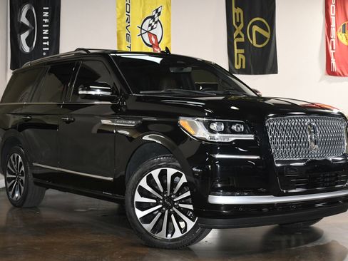 Used 2023 Lincoln Navigator Reserve image 3