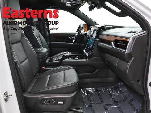 Used 2025 GMC Yukon XL Denali AWD/4WD image 26