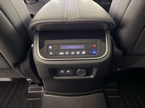 Used 2025 Nissan Armada SV image 24