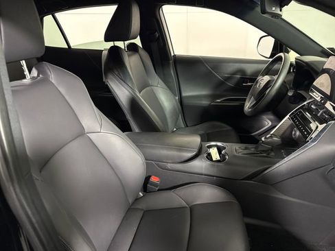 Used 2023 Toyota Venza XLE image 13