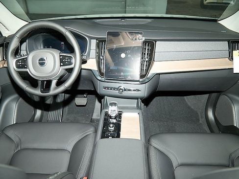 New 2026 Volvo XC90 B6 Plus w/ Protection Package image 24