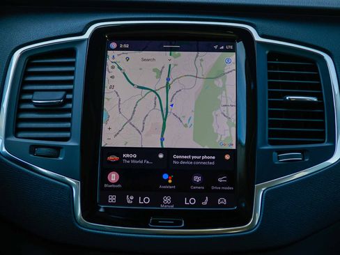 Used 2023 Volvo XC90 B6 Core w/ Climate Package image 16