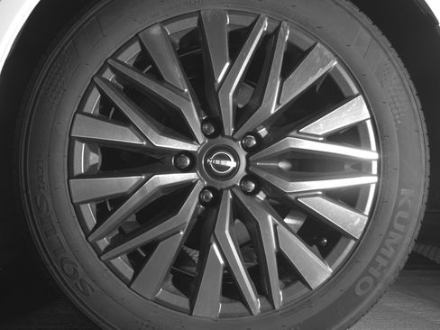 Used 2025 Nissan Altima 2.5 SV image 14