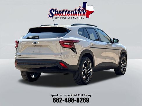 Used 2026 Chevrolet Trax RS w/ Sunroof Package FWD image 6