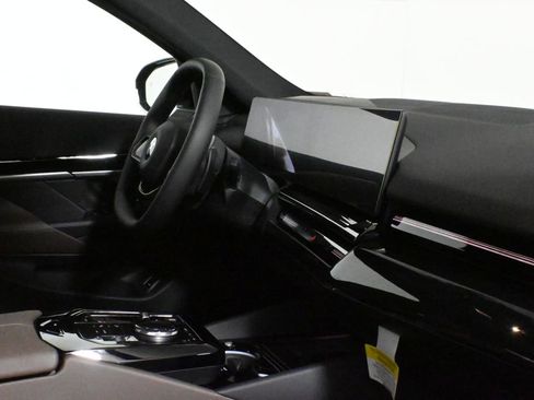 Used 2026 BMW 530i xDrive w/ Premium Package image 35