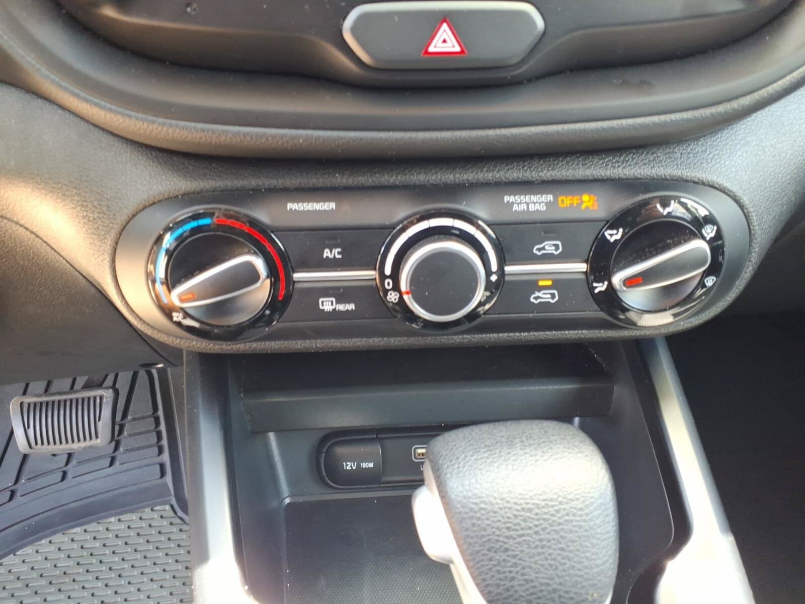 Used 2024 Kia Soul LX w/ LX Technology Package FWD image 20