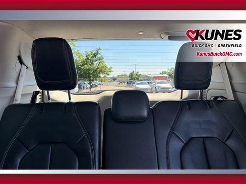 Used 2023 Chrysler Pacifica Touring-L FWD image 13