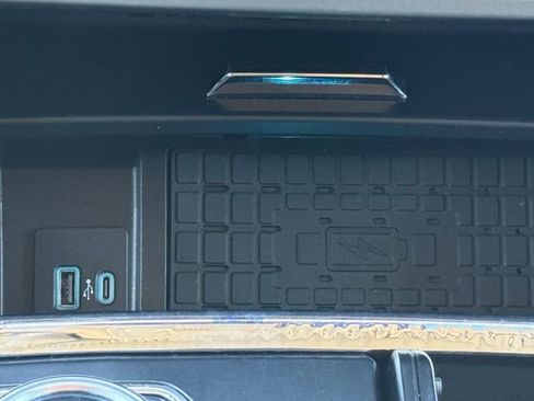 Certified 2022 Ford Expedition XLT image 6