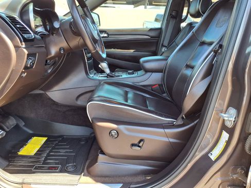 Used 2019 Jeep Grand Cherokee Overland AWD/4WD image 23